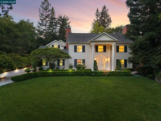 Backyard, Exterior, Facade, Georgian