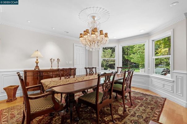Chandelier, Dining room, Interior, Recessed Lighting, Wood Texture Flooring