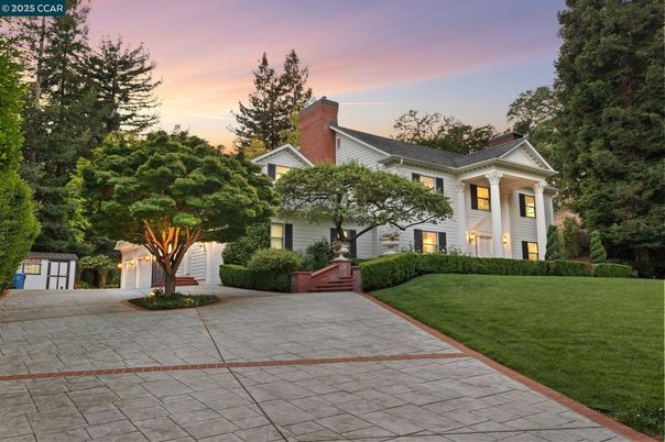 Backyard, Exterior, Facade, Cape Cod