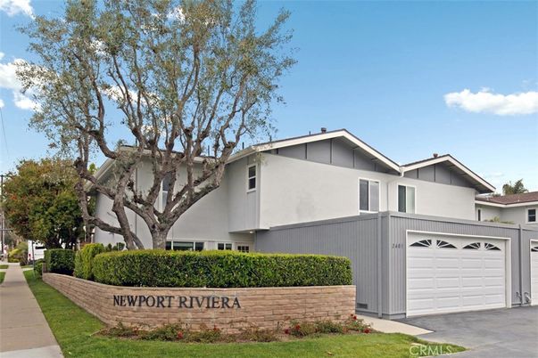 Attached, Exterior, Facade, American Craftsman