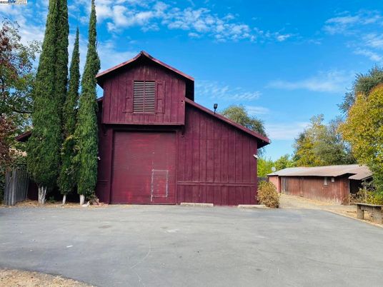 Detached Garage, Exterior
