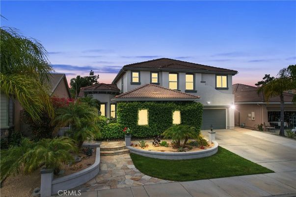Attached, Exterior, Facade, Mediterranean