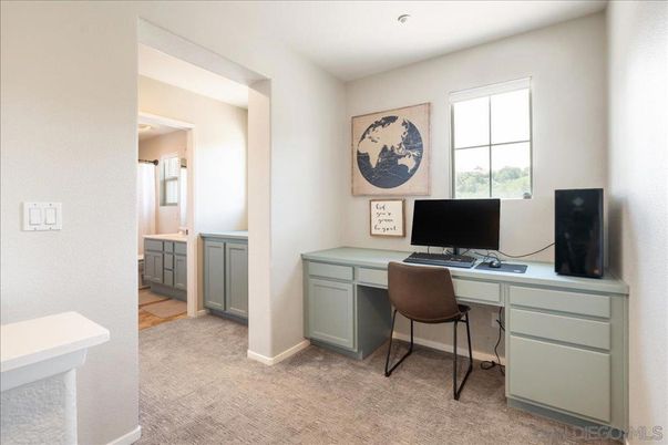 Home Office, Interior