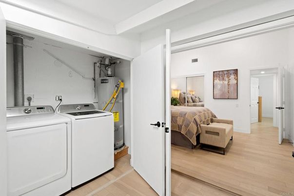 Bedroom, Interior, Washer, Wood Texture Flooring