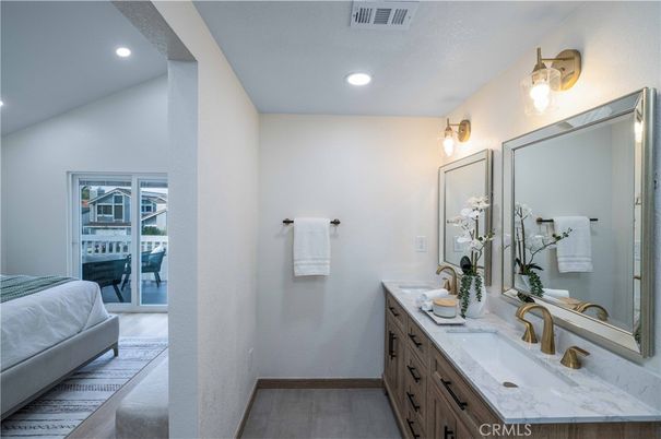 Bathroom, Dual Sink Vanities, Interior, Recessed Lighting