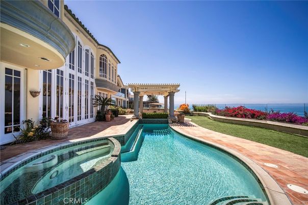 Exterior, Pool, Water