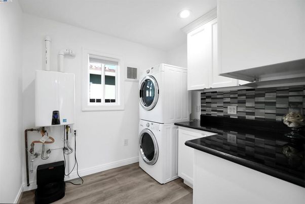 Interior, Recessed Lighting, Utility Closets, Washer, Wood Texture Flooring