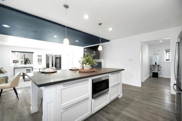 Dining room, Interior, Kitchen, Pendant Lights, Recessed Lighting, Wood Texture Flooring