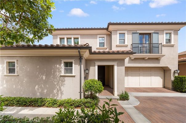 Attached, Exterior, Facade, Mediterranean