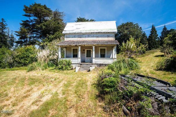 Backyard, Exterior, Facade, American Foursquare