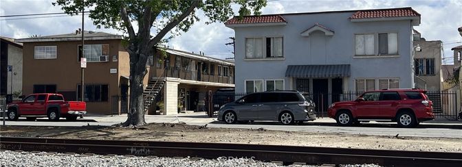 Exterior, Facade, Rowhouse