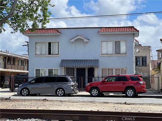 Exterior, Facade, Rowhouse