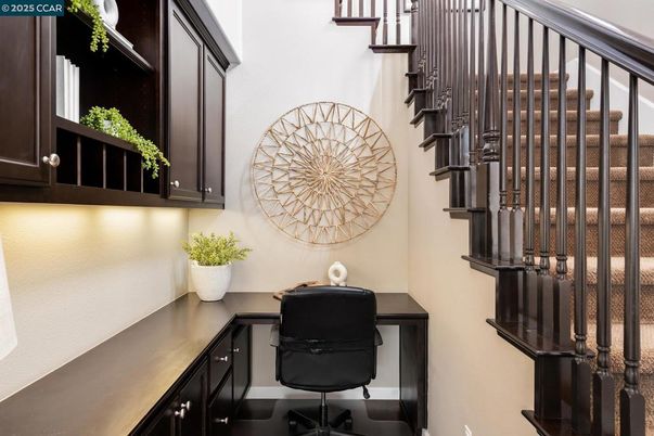 Home Office, Interior