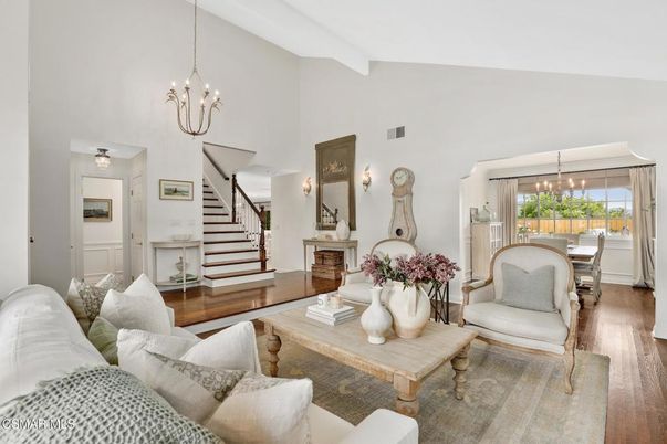 Chandelier, Dining room, Interior, Living room, Pendant Lights, Wood Texture Flooring