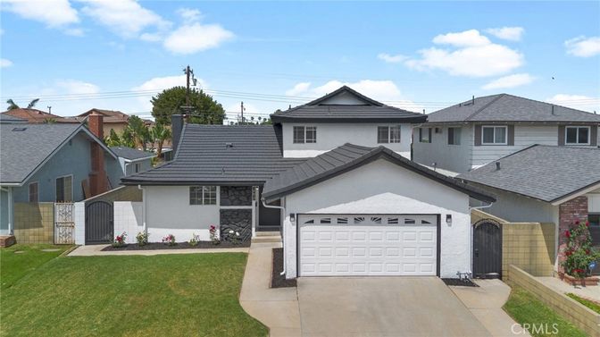 Attached, Exterior, Facade, Ranch