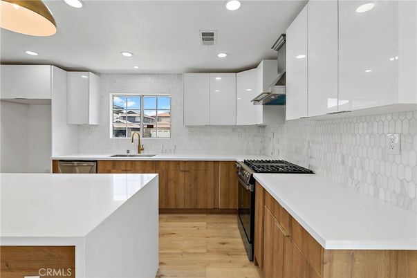 Interior, Kitchen, Recessed Lighting, Wood Texture Flooring