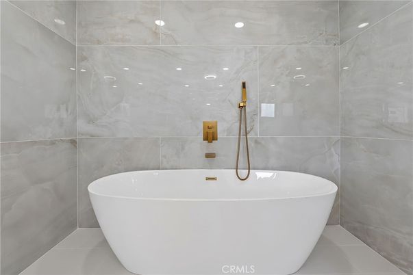 Bathroom, Free Standing Baths, Interior, Marble Walls