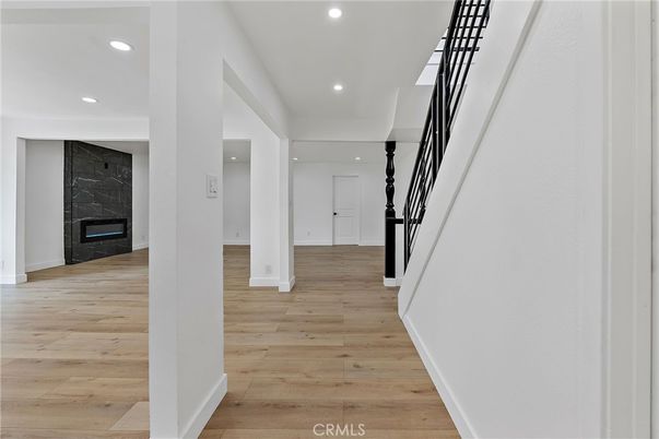 Interior, Recessed Lighting, Wood Texture Flooring
