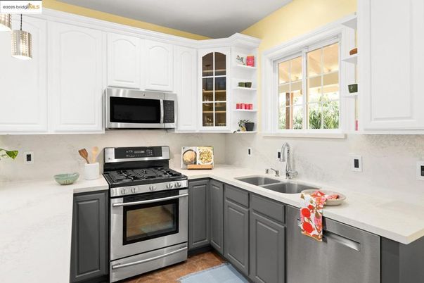 Interior, Kitchen, Pendant Lights, Stainless Steel Appliances
