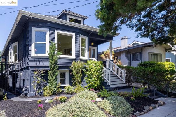 Exterior, Facade, American Foursquare