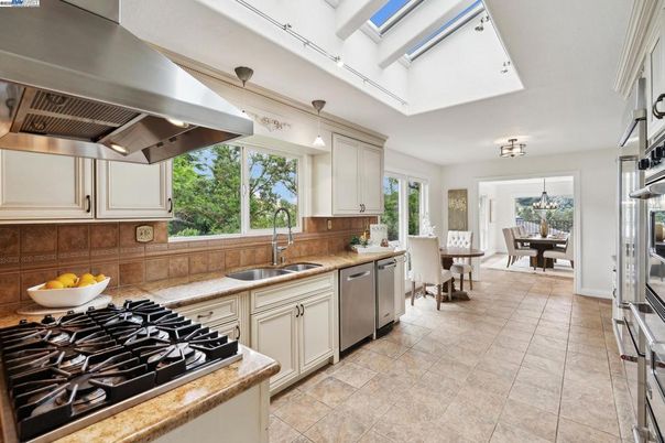 Dining room, Interior, Kitchen, Pendant Lights, Stainless Steel Appliances