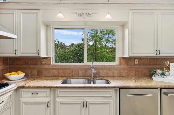 Interior, Kitchen, Pendant Lights, Stainless Steel Appliances