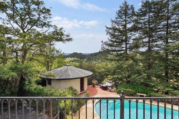 Exterior, Pool, Other