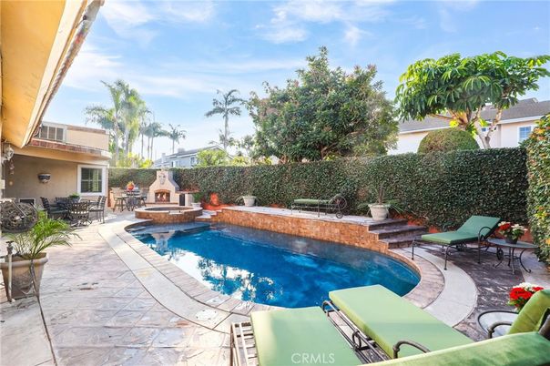 Exterior, Fireplace, Pool