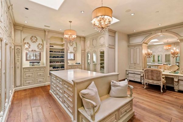 Chandelier, Interior, Recessed Lighting, Wood Texture Flooring