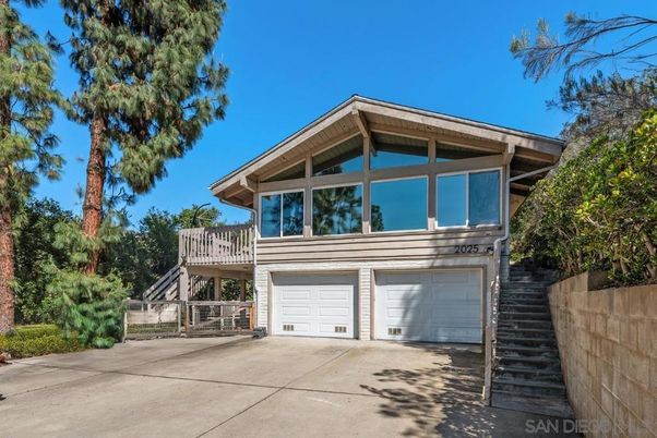 Attached, Exterior, Facade, Modern