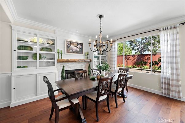 Chandelier, Dining room, Fireplace, Interior, Recessed Lighting, Wood Texture Flooring
