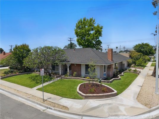 Backyard, Exterior, Facade, Brick Facade, Ranch