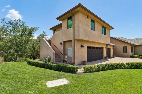 Attached, Backyard, Exterior, Facade, Modern