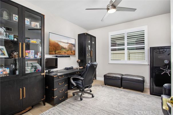Home Office, Interior