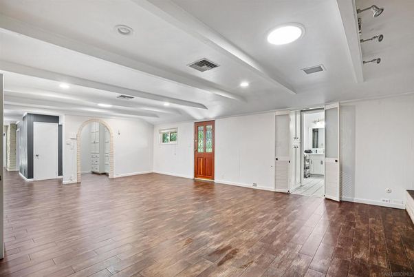 Empty room, Interior, Recessed Lighting, Wood Texture Flooring