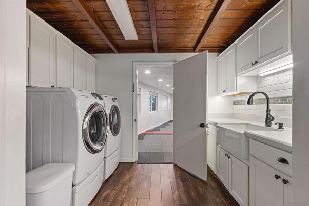 Interior, Recessed Lighting, Washer, Wooden Beams, Wooden Ceilings, Wood Texture Flooring