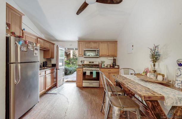 Dining room, Interior, Kitchen, Stainless Steel Appliances, Wood Texture Flooring