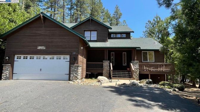 Attached, Exterior, Facade, Log Home