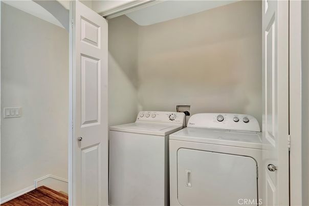 Interior, Utility Closets, Washer, Wood Texture Flooring