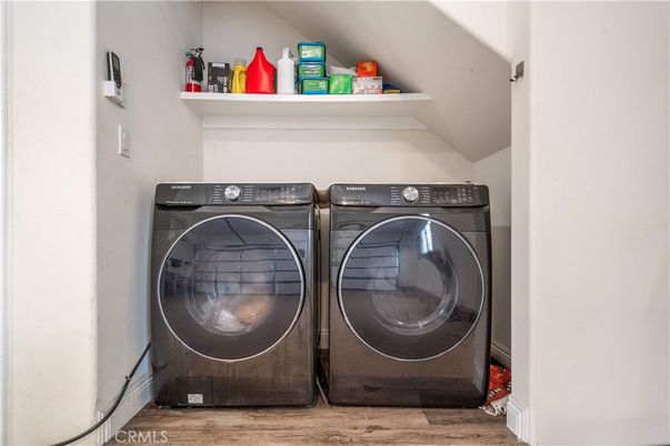 Interior, Utility Closets, Washer, Wood Texture Flooring