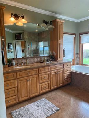 Bathroom, Dual Sink Vanities, Interior