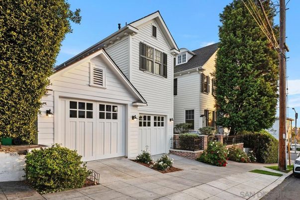 Attached, Exterior, Facade, Farmhouse