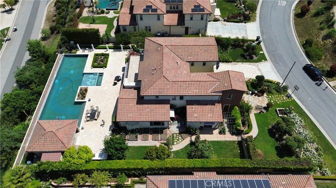 Exterior, Drone