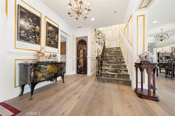 Chandelier, Dining room, Interior, Recessed Lighting, Wood Texture Flooring