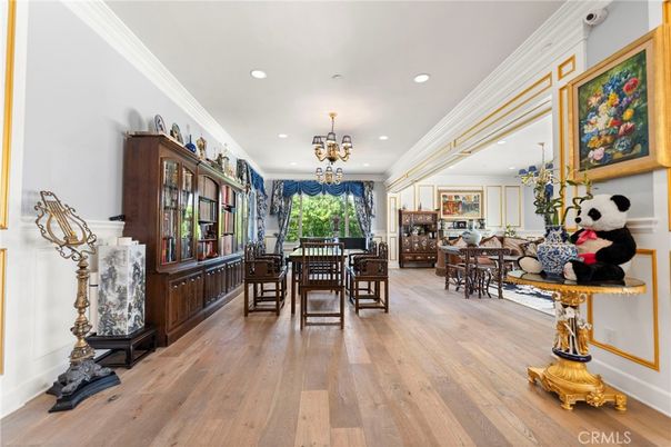 Chandelier, Dining room, Interior, Recessed Lighting, Wood Texture Flooring