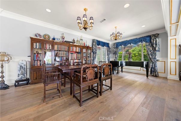 Chandelier, Dining room, Interior, Piano, Recessed Lighting, Wood Texture Flooring