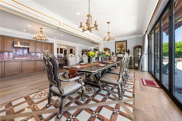 Chandelier, Dining room, Interior, Kitchen, Pendant Lights, Recessed Lighting, Wood Texture Flooring