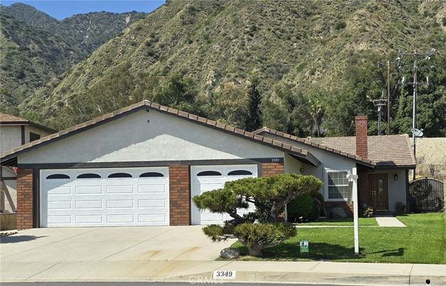 Attached, Exterior, Facade, Mediterranean