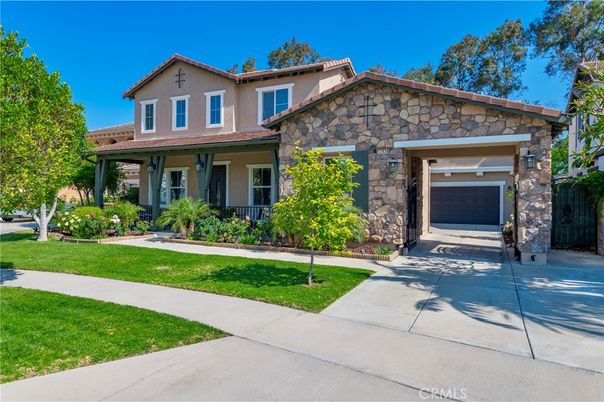 Attached, Exterior, Facade, Mediterranean