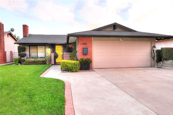 Attached, Exterior, Facade, Brick Facade, Ranch